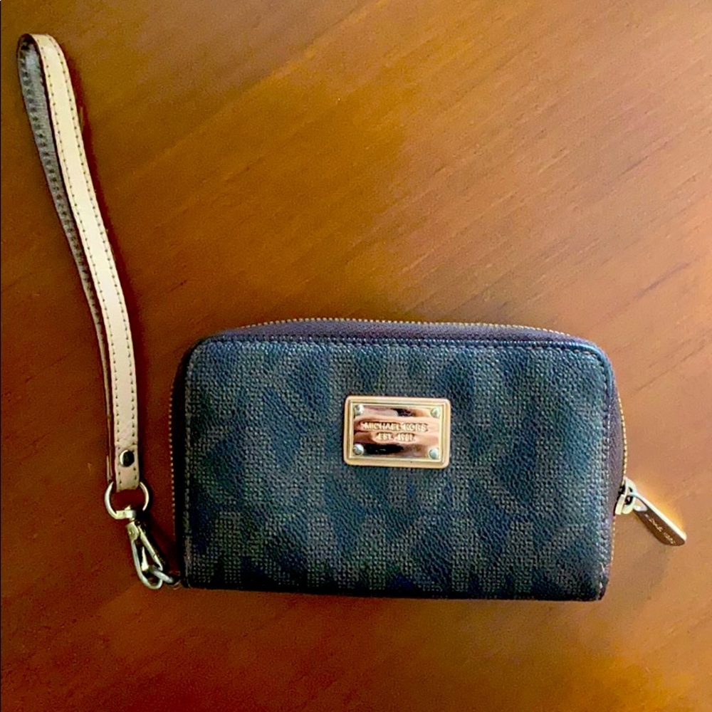 Michael Kors wristlet
